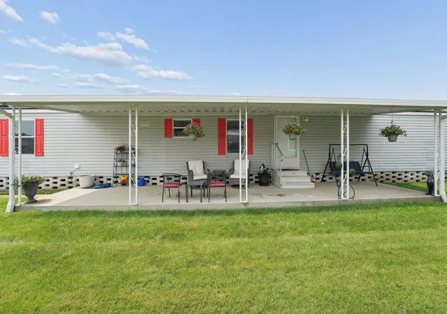 2nd image of 668 Royal Palm Ct, Columbus, OH 43207 | MLS# 226030468