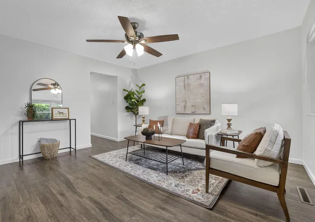 Photo 3 of Single family home for sale at 1603 Valcon Pl, Columbus, OH 43207 | MLS# 226030587 | Listing updated on 2026-10-01