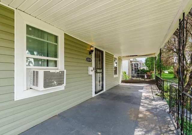 Photo 4 of Single family home for sale at 1018 E 19th Avenue, Columbus, OH 43211 | MLS# 226030907 | Listing updated on 2026-10-19
