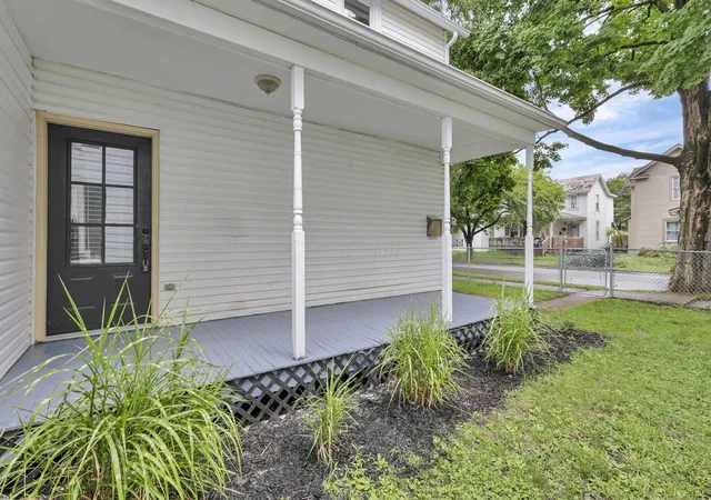 Photo 3 of Single family home for sale at 417 Washington Ave, Lancaster, OH 43130 | MLS# 226031327 | Listing updated on 2026-09-17