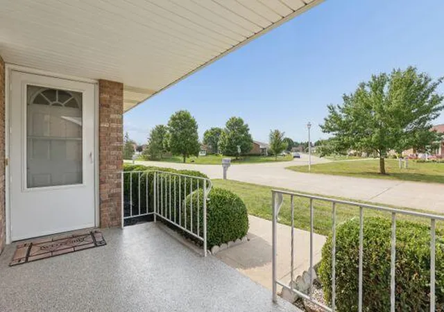 Listing Photo 4 - Condo for sale in building located at 384 Bishop Dr, London, OH 43140