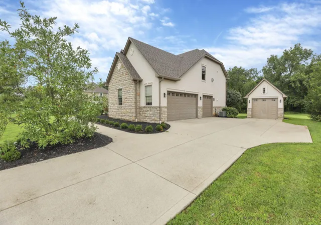 3rd image of 2370 Dauer Ct, Powell, OH 43065 | MLS# 226030480