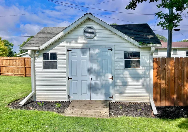 Photo 3 of Single family home for sale at 220 Terrence Dr, Bellefontaine, OH 43311 | MLS# 226030568 | Listing updated on 2026-09-24