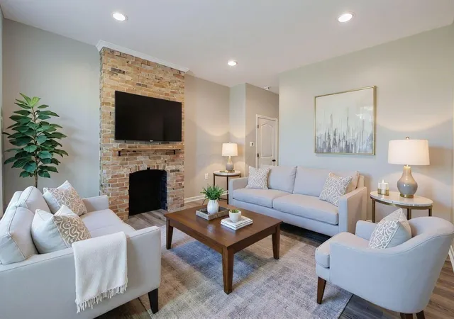 Listing Photo 4 - Condo for sale in building located at 293 W Park Ave, Columbus, OH 43223