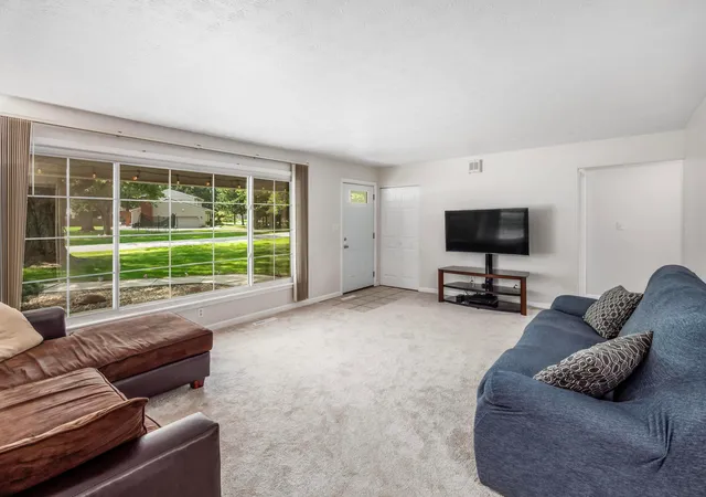 Photo 3 of Single family home for sale at 1004 Adare Rd, Marion, OH 43302 | MLS# 226030520 | Listing updated on 2026-10-19
