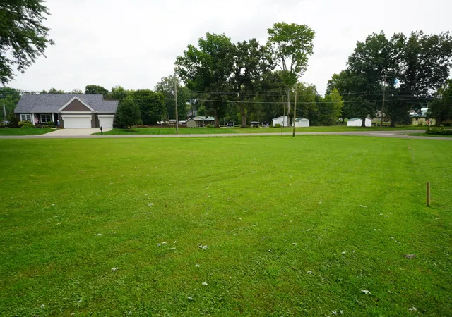 1st image of 1102 W Lakeshore Se, Hebron, OH 43025 | MLS# 226030566