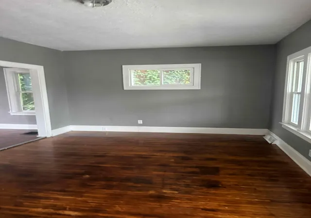2nd image of 28 S Warren Ave, Columbus, OH 43204 | MLS# 226030840