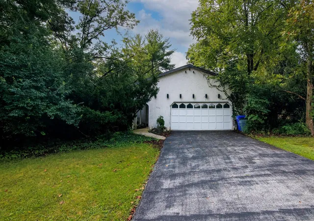 3rd image of 755 Clubview Blvd S, Columbus, OH 43235 | MLS# 226031258
