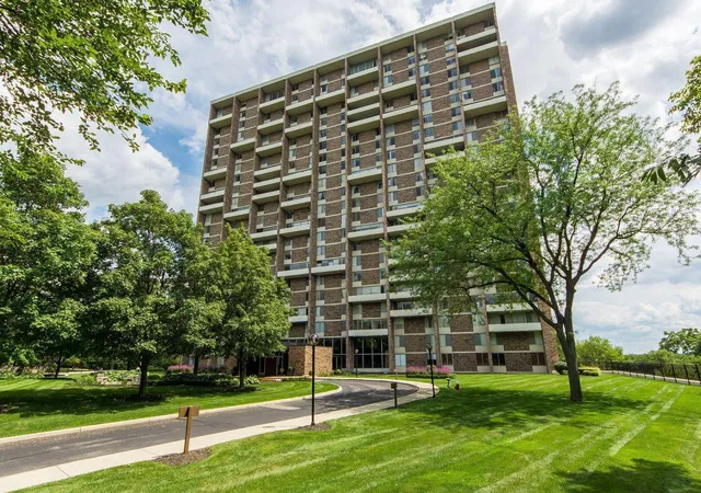 2nd image of 1000 Urlin Ave, Columbus, OH 43212