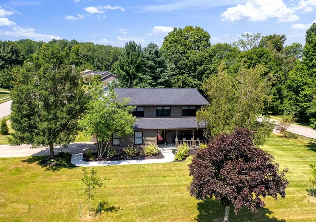 Photo 2 of Single family home for sale at 10 Woodside Blvd, Mansfield, OH 44904 | MLS# 226030681 | Listing updated on 2026-09-03