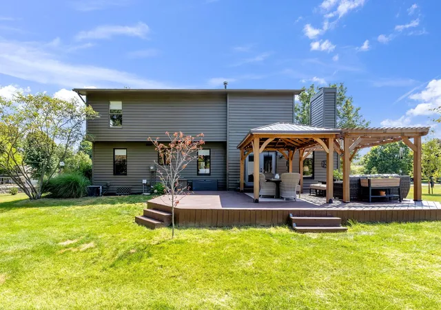 Photo 5 of Single family home for sale at 10 Woodside Blvd, Mansfield, OH 44904 | MLS# 226030681 | Listing updated on 2026-09-03