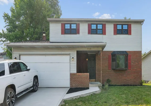 3rd image of 3768 Springwood Dr, Columbus, OH 43224 | MLS# 226030555