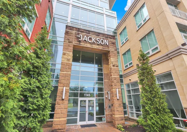 Listing Photo 3 - Condo for sale in building located at 1145 N High St, Columbus, OH 43201 - Unit #403