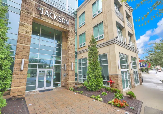Listing Photo 4 - Condo for sale in building located at 1145 N High St, Columbus, OH 43201 - Unit #403