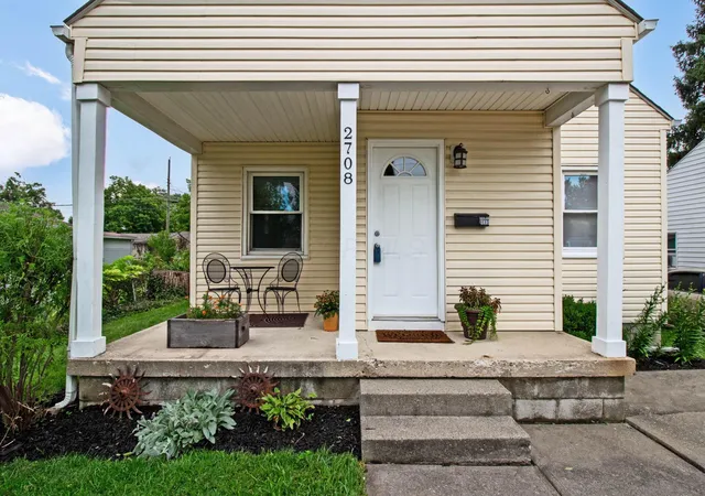 Photo 2 of Single family home for sale at 2708 N Hiawatha St, Columbus, OH 43211 | MLS# 226030692 | Listing updated on 2026-08-17