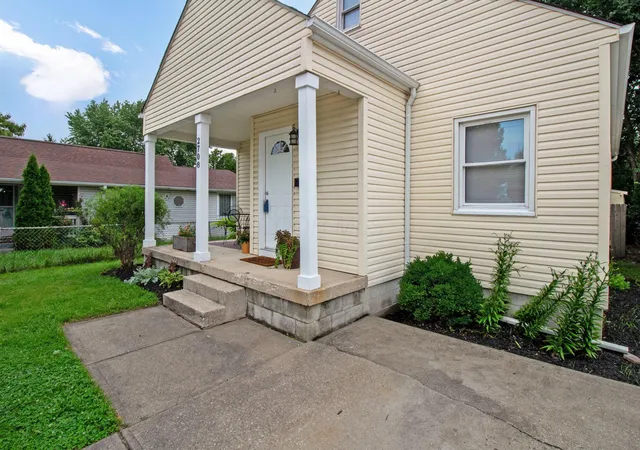 Photo 4 of Single family home for sale at 2708 N Hiawatha St, Columbus, OH 43211 | MLS# 226030692 | Listing updated on 2026-08-17