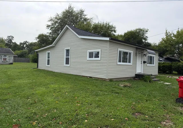 Photo 1 of Single family home for sale at 20 Fairview Ave, London, OH 43140 | MLS# 226031987 | Listing updated on 2026-09-30