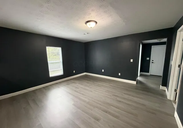Photo 3 of Single family home for sale at 20 Fairview Ave, London, OH 43140 | MLS# 226031987 | Listing updated on 2026-09-30