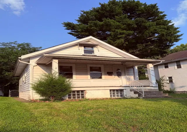 2nd image of 308 N Burgess Ave, Columbus, OH 43204 | MLS# 226030591