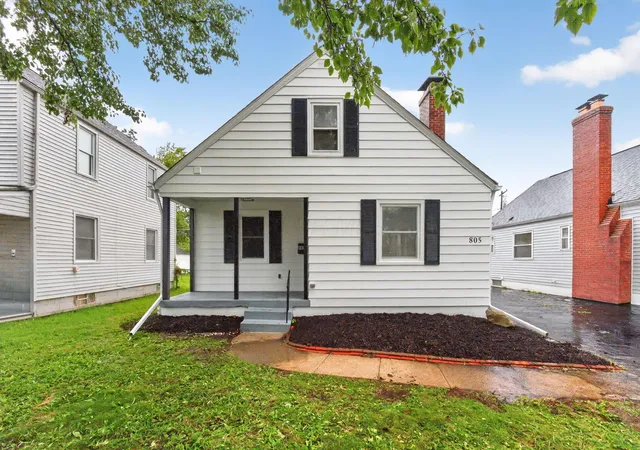 1st image of 805 S Hague Ave, Columbus, OH 43204 | MLS# 226030589