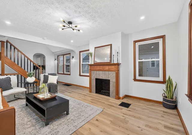 2nd image of 805 S Hague Ave, Columbus, OH 43204 | MLS# 226030589