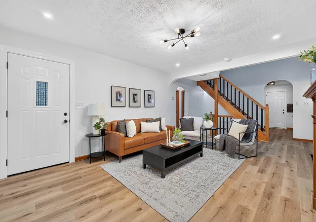 3rd image of 805 S Hague Ave, Columbus, OH 43204 | MLS# 226030589