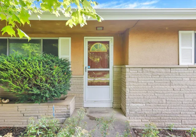 1st image of 82 N Belmar Dr, Reynoldsburg, OH 43068 | MLS# 226030643