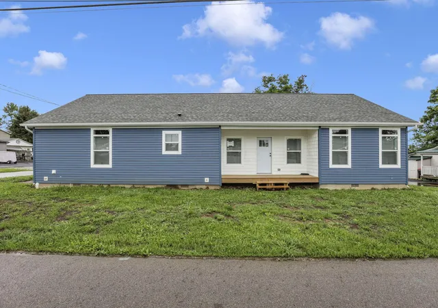 Photo 2 of Single family home for sale at 216 Wood St, Buckeye Lake, OH 43008 | MLS# 226030623 | Listing updated on 2026-09-06