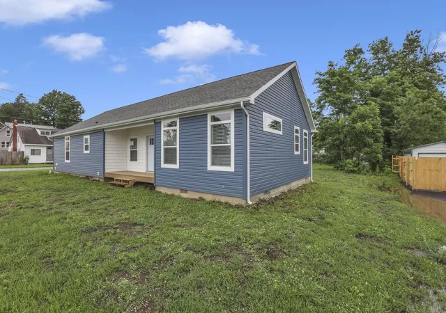 Photo 3 of Single family home for sale at 216 Wood St, Buckeye Lake, OH 43008 | MLS# 226030623 | Listing updated on 2026-09-06