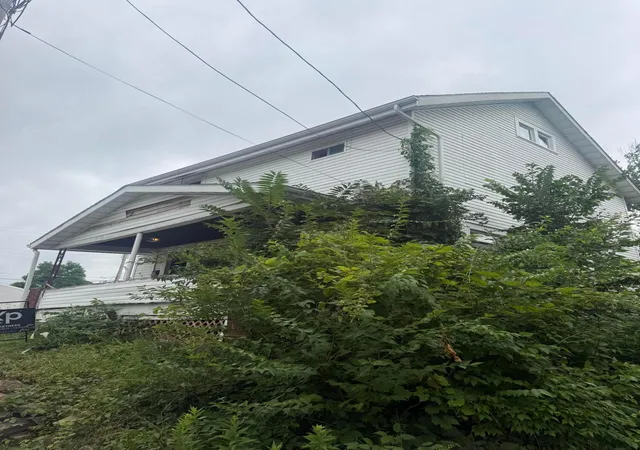 Photo 2 of Single family home for sale at 426 Parker St, Mansfield, OH 44906 | MLS# 226031040 | Listing updated on 2026-08-15