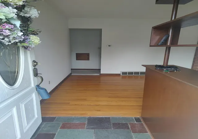Photo 4 of Sale Pending at 1069 Kennington Ave, Columbus, OH 43220 | MLS# 226030863 | Listing updated on 2026-10-01