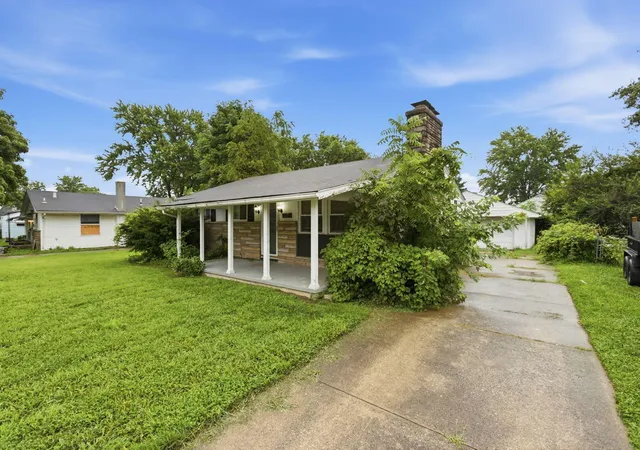 Photo 3 of Sale Pending at 950 S Byron Ave, Columbus, OH 43227 | MLS# 226031004 | Listing updated on 2026-09-22