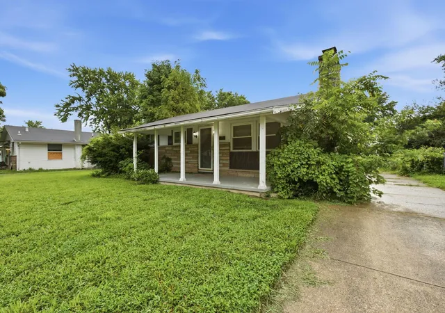 Photo 3 of Single family home for sale at 950 S Byron Ave, Columbus, OH 43227 | MLS# 226031004 | Listing updated on 2026-10-20