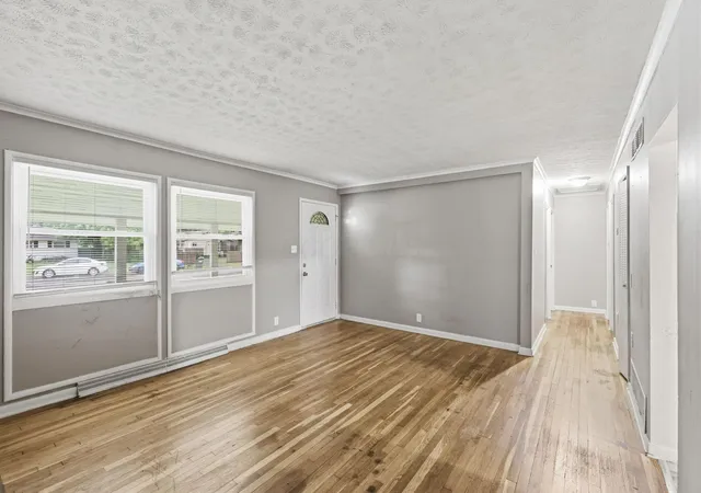 Photo 4 of Single family home for sale at 950 S Byron Ave, Columbus, OH 43227 | MLS# 226031004 | Listing updated on 2026-10-20