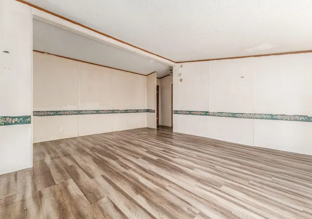 Photo 3 of Single family home for sale at 2801 Perdue Ave, Columbus, OH 43211 | MLS# 226030709 | Listing updated on 2026-10-01