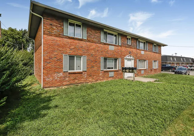 2nd image of 4651 Hilton Ave, Columbus, OH 43228 | MLS# 226030754