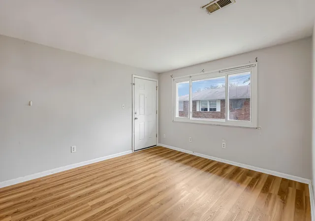 5th image of 4651 Hilton Ave, Columbus, OH 43228 | MLS# 226030754