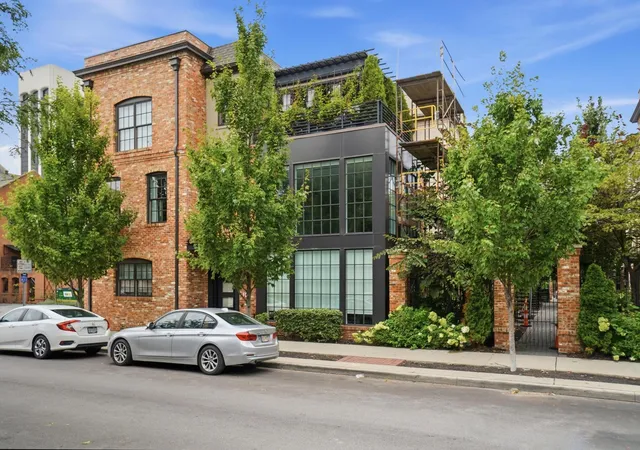 Listing Photo 3 - Condo for sale in building located at 81 N 6Th St, Columbus, OH 08759 - Unit #TH63
