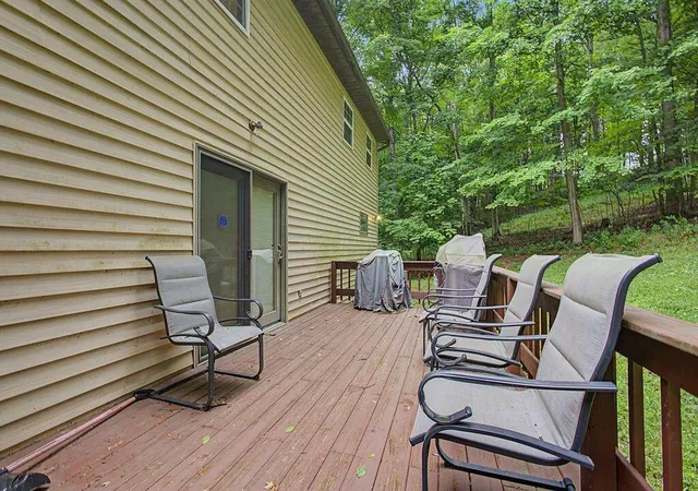 Photo 3 of Single family home for sale at 547 Ter Ridge Cir, Howard, OH 43028 | MLS# 226030761 | Listing updated on 2026-09-24