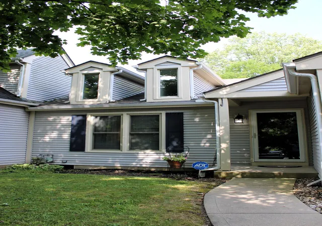 1st image of 1058 Chatham Ln W, Delaware, OH 43015 | MLS# 226030764