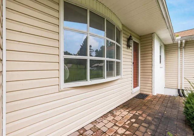 2nd image of 300 Eastlawn Cir, Zanesville, OH 43701 | MLS# 226030871