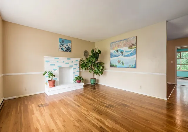 3rd image of 300 Eastlawn Cir, Zanesville, OH 43701 | MLS# 226030871