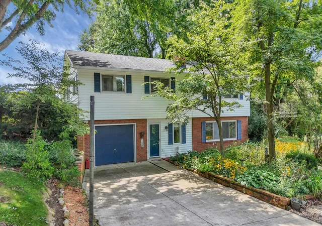 Photo 2 of Single family home for sale at 1859 Coonpath Rd Nw, Lancaster, OH 43130 | MLS# 226030800 | Listing updated on 2026-08-19