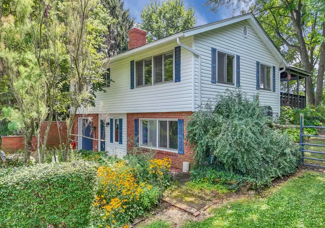 Photo 3 of Single family home for sale at 1859 Coonpath Rd Nw, Lancaster, OH 43130 | MLS# 226030800 | Listing updated on 2026-08-19