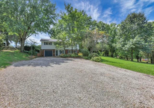Photo 4 of Single family home for sale at 1859 Coonpath Rd NW, Lancaster, OH 43130 | MLS# 226030800 | Listing updated on 2026-08-19
