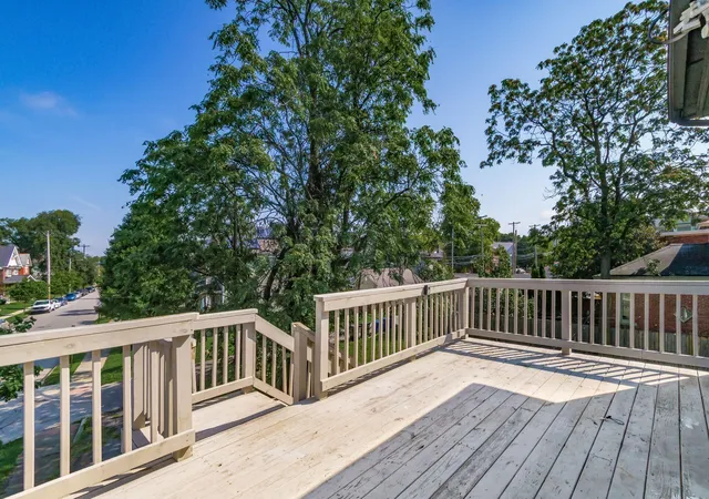 2nd image of 1044 E Long St, Columbus, OH 43203
