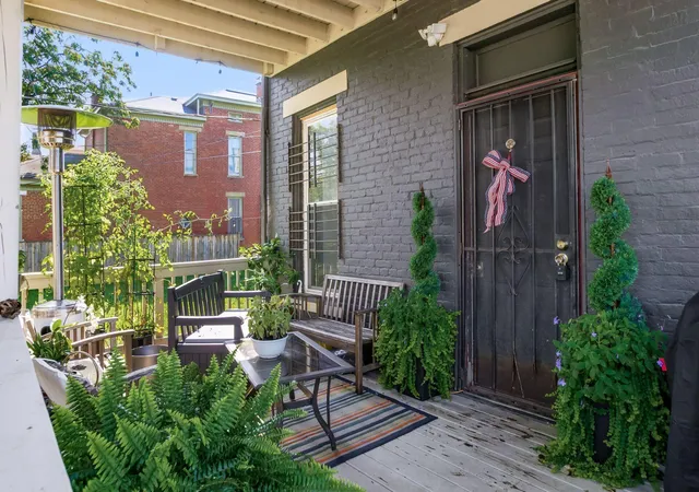 5th image of 1044 E Long St, Columbus, OH 43203