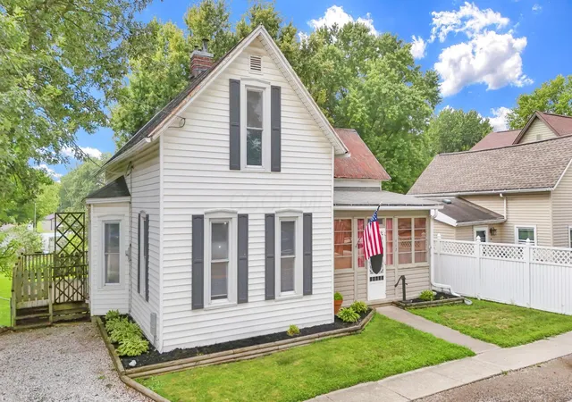 Photo 3 of Single family home for sale at 117 N Main St, Pleasantville, OH 43148 | MLS# 226030878 | Listing updated on 2026-09-21