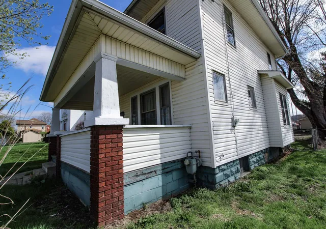 Photo 3 of Single family home for sale at 1338 Pine St, Zanesville, OH 43701 | MLS# 226030827 | Listing updated on 2026-08-24