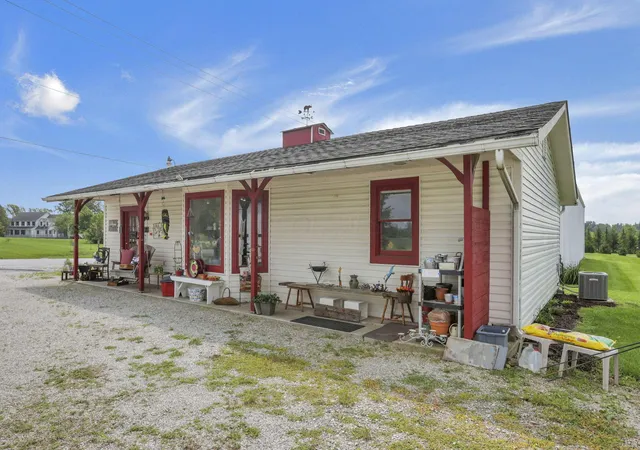 Photo 3 of Single family home for sale at 3265 Barnes Rd, Centerburg, OH 43011 | MLS# 226030842 | Listing updated on 2026-10-09